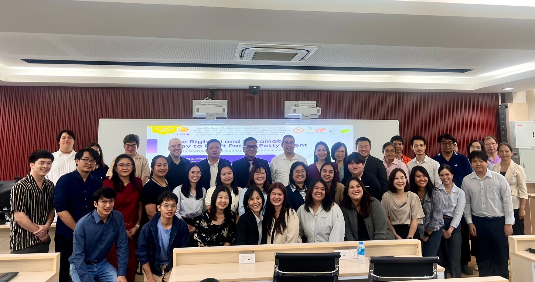 LINE_ALBUM_อบรมยกร่าง คณะวิทย์_250303_1.jpg